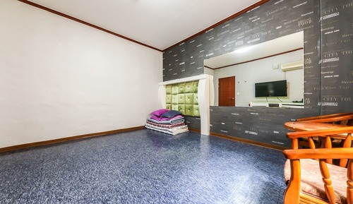 Room (Family room)