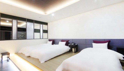Room (Family Room)