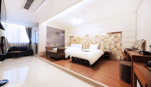 Room (Nuwas Suites)