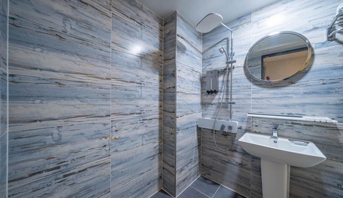 Room (VIP (SPA Bath tub Disney Plus Netflix)