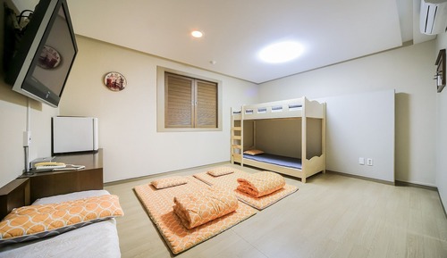 Room (Family Room (Breakfast provided) "Toa)
