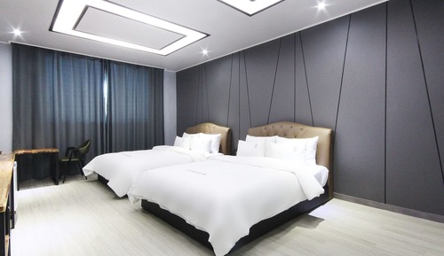 Room (Double Twin)