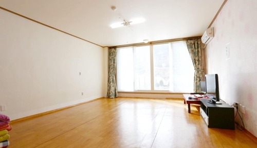Room (Maple 2)