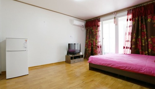 Room (Pine 2)