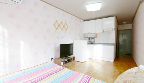 Room (Cherry 1)