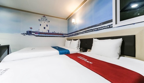 Room (Twin)