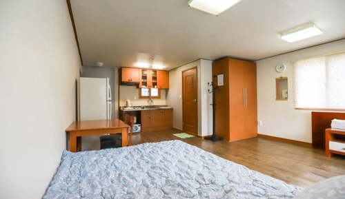 Room (Suite C)