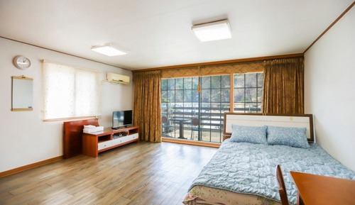 Room (Suite B)