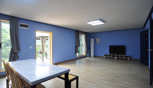 Room (Camomile)