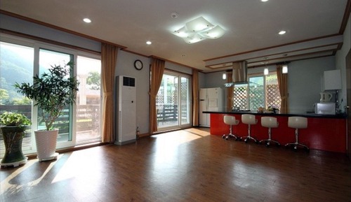 Room (Rose Moss (for 2 guests must check in)