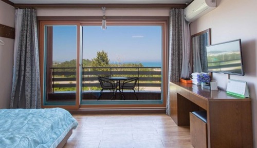 Room (Western Room 303)