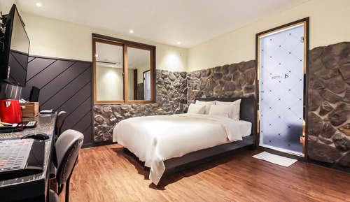 Room (Deluxe (couple PC Cesco quarantine ai)