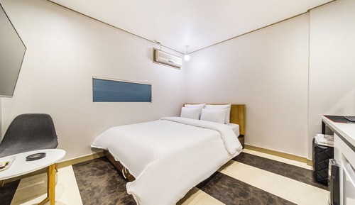 Room (Standard room (contact hotel for park)