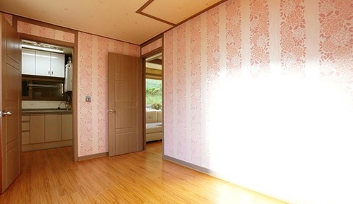 Room (Lavender 6)