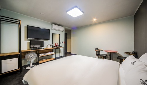 Room (Standard room (no parking free Netfli)