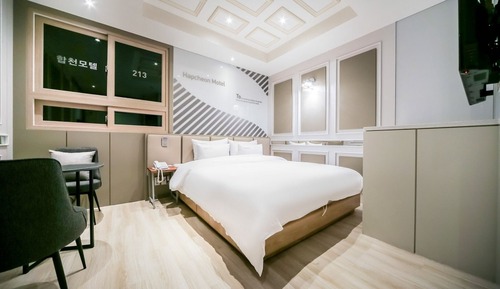 Room (1 Room per 1 Parking - White Modern ()