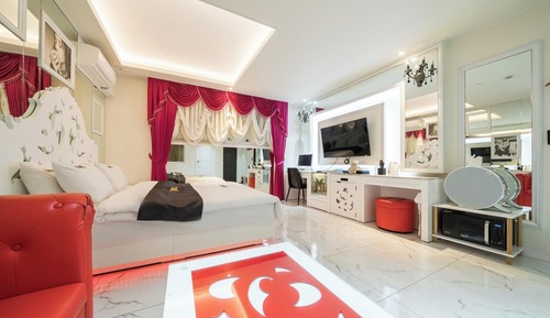 Room (Drive-in luxury goods (1st week in 1 )