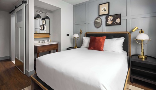 Room, 1 King Bed, Accessible, Balcony (Hearing)