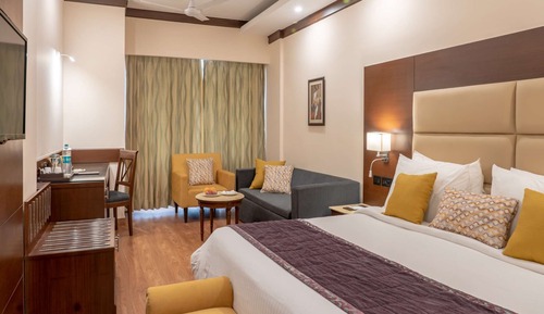 Deluxe Room, Multiple Beds, Valley View