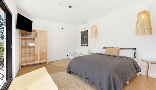 Queen Deluxe Room (Sleeps 2) - 1 Queen - Ocean View
