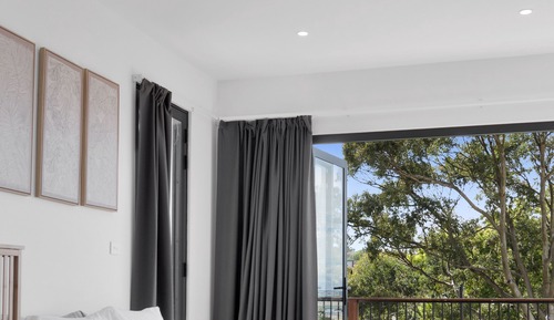 Deluxe Queen Room (Sleeps 2) - 1 Queen - Oceanview + Balcony