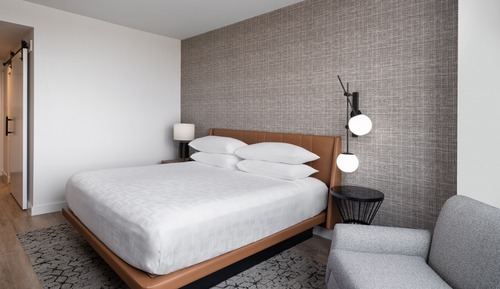 Classic Room, 1 King Bed, Non Smoking, Golf View (Mobility/Hearing Accessible, Tub)