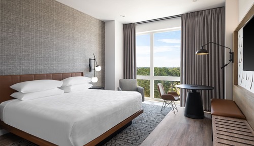 Signature Suite, 1 King Bed, Non Smoking, Golf View