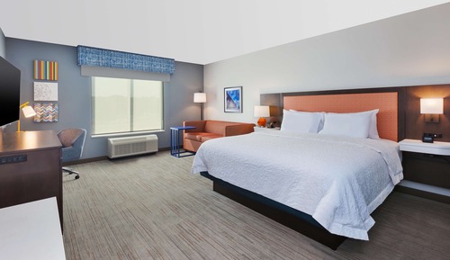Suite, 1 King Bed, Accessible