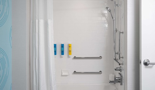 Room, 2 Queen Beds, Accessible, Bathtub