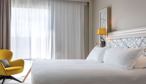 Room, 1 Queen Bed with Sofa bed
