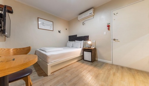 Room (Walkie Special (No Parking))