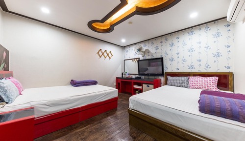 Room (Twin)