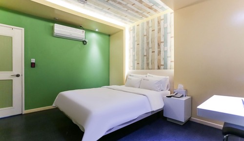 Room (No Hard PC Room)