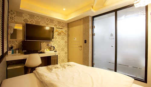 Room (Mini 6)