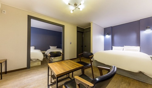 Room (Three-bedroom (Netflix Disney+ Apple )