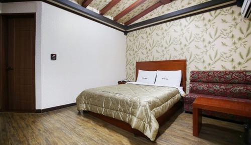 Room (Standard Room)