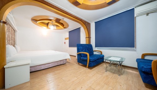 Room (Twin (double (queen size) single bed))