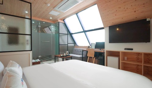 Room (Standard (random allocation within th)