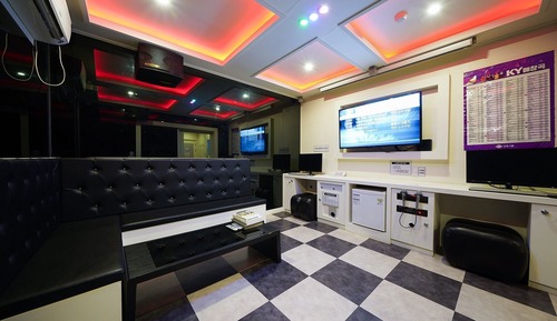 Room (VVIP event room (free Netflix viewing)