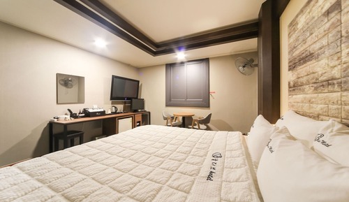 Room (Semi-special Room)