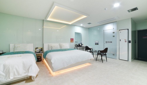 Room (Sweet white (styler pharaoh massage c)