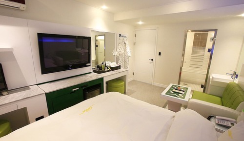 Room (Canvas)