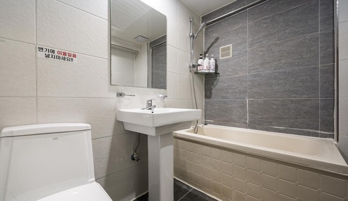 Room (Standard Mini (randomly assigned avai)