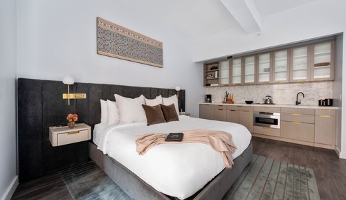 Premier Studio, 1 King Bed, Kitchen
