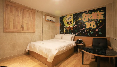Room (Late check out - Late Sleep Possible )