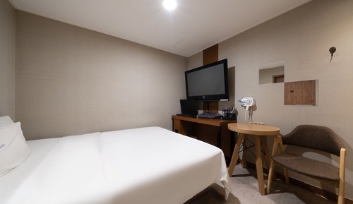 Room (Semi-suite room)