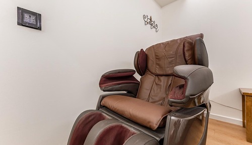Room (VIP (Massage Chair))