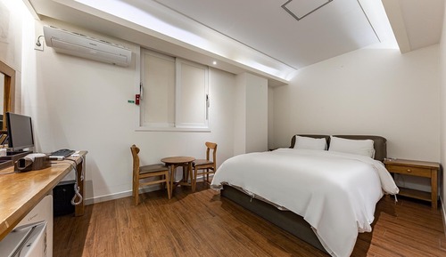 Room (Standard room (breakfast not provided)