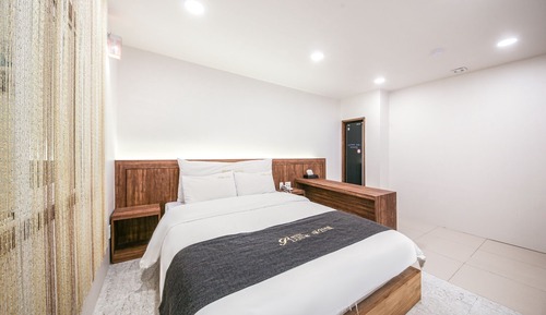 Room (Deluxe Premium)