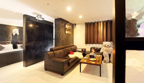 Room (VIP 150inch Epson beam screen & PUBG )